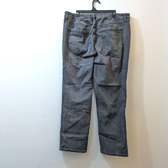 Lane Bryant Signature Fit Mid-Rise Straight Leg Faded Black Jeans, Women's 18 - Picture 8 of 12